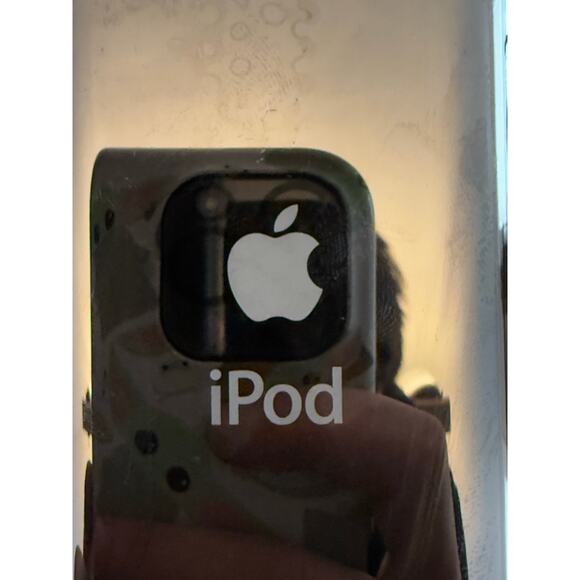 Apple iPod Touch 4th Generation A1367-32GB (Needs Battery Replacement) - Picture 3 of 7